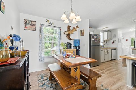 Tiny photo for 221 Cedar Court, Gretna, VA 24557 (MLS # 361609)