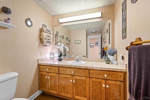 Tiny photo for 355 Dyson Road, Amherst, VA 24521 (MLS # 365910)