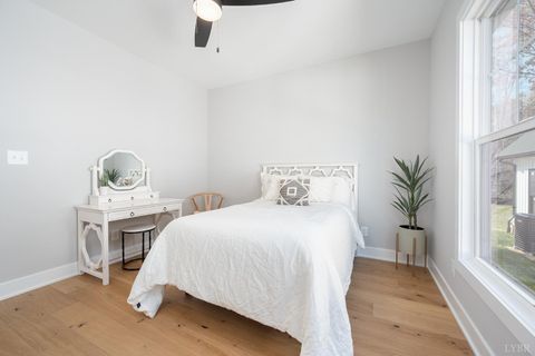 Tiny photo for 210 Lincolns Way Way, Lynchburg, VA 24502 (MLS # 366080)