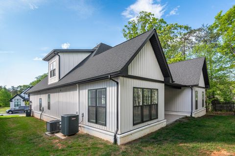 Tiny photo for 210 Lincolns Way Way, Lynchburg, VA 24502 (MLS # 366080)