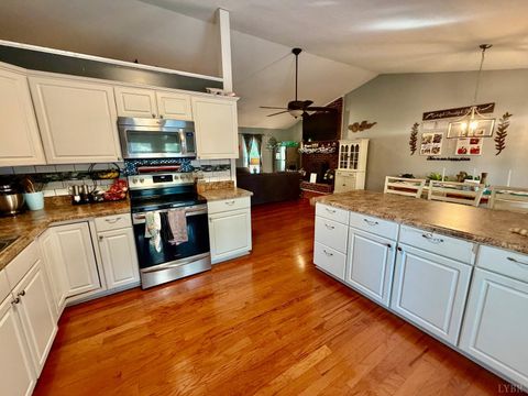 Tiny photo for 210 Woodville Drive, Forest, VA 24551 (MLS # 366554)