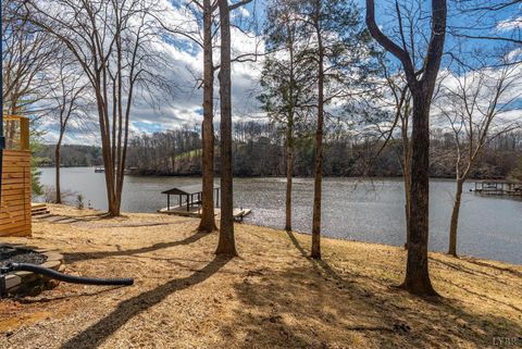 Tiny photo for 509 Pleasure Point Drive, Goodview, VA 24095 (MLS # 362562)