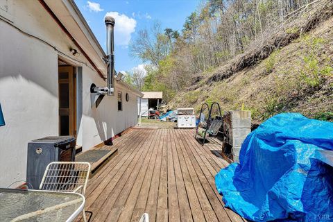 Tiny photo for 5215 Kanawha Trail, Covington, VA 24426 (MLS # 366157)
