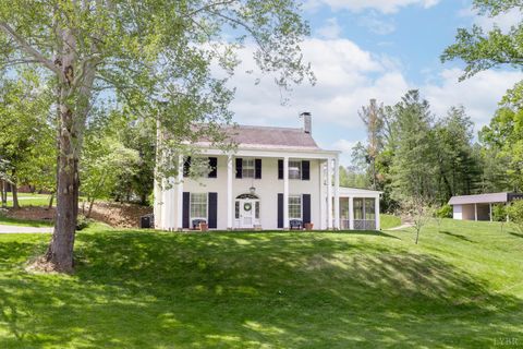 Photo of 1079 Rivermont Terrace, Lynchburg, VA 24503 (MLS # 365727)