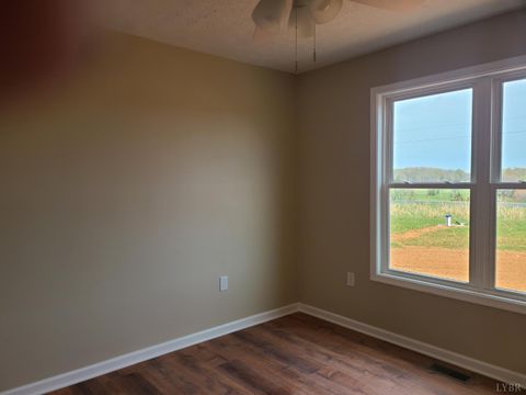 Tiny photo for 1871 Horseshoe Road, Appomattox, VA 24522 (MLS # 365633)