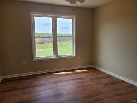 Tiny photo for 1871 Horseshoe Road, Appomattox, VA 24522 (MLS # 365633)