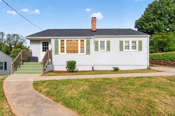 749 CRESTWOOD CIR, LYNCHBURG, VA 24502 - Image 09a67b16f601566a4e12ba9900c953ff/1940655197