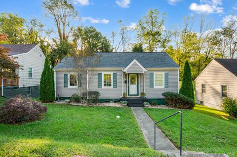 Photo of 4812 Windsor Avenue, Lynchburg, VA 24502 (MLS # 362526)