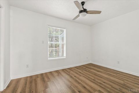 Tiny photo for 3501 Fort Avenue #17-18, Lynchburg, VA 24501 (MLS # 364529)