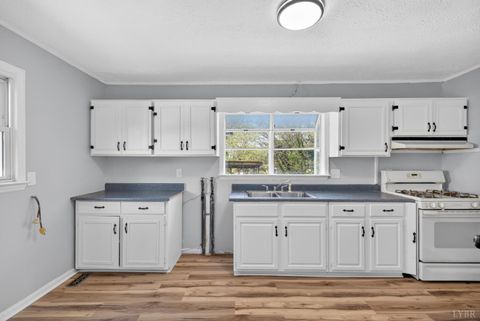Tiny photo for 512 Polk Street, Lynchburg, VA 24504 (MLS # 366210)