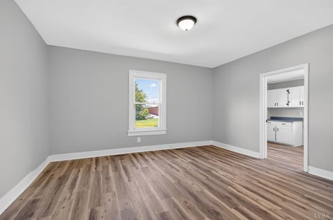 Tiny photo for 512 Polk Street, Lynchburg, VA 24504 (MLS # 366210)
