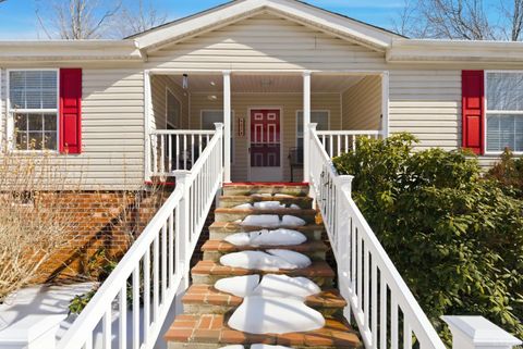 Tiny photo for 214 Victoria Dr Dr, Amherst, VA 24521 (MLS # 364448)