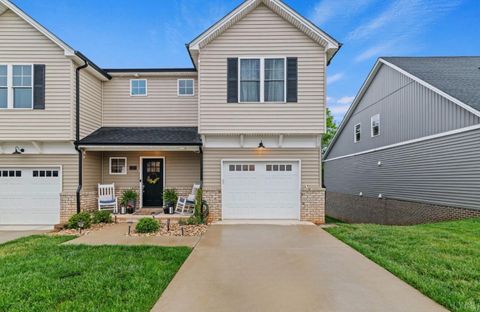 Townhouse For Sale - 1573 Helmsdale Dr Dr<br/> Forest, VA 24551