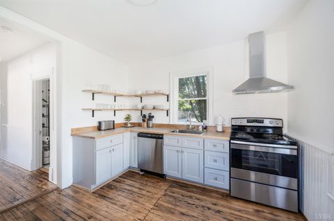 Tiny photo for 1401 Grace Street, Lynchburg, VA 24504 (MLS # 365209)