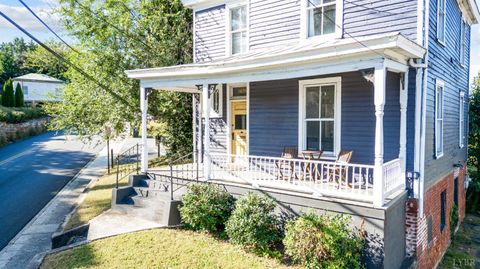 Tiny photo for 1401 Grace Street, Lynchburg, VA 24504 (MLS # 365209)