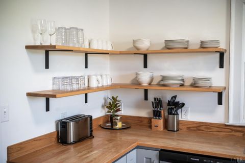 Tiny photo for 1401 Grace Street, Lynchburg, VA 24504 (MLS # 365209)