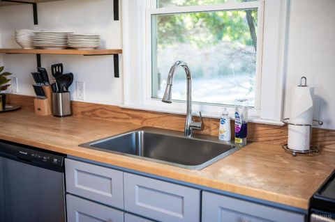 Tiny photo for 1401 Grace Street, Lynchburg, VA 24504 (MLS # 365209)