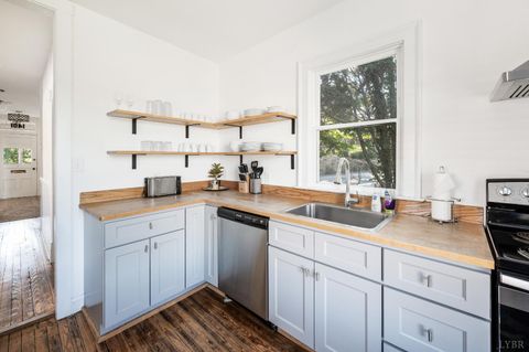 Tiny photo for 1401 Grace Street, Lynchburg, VA 24504 (MLS # 365209)