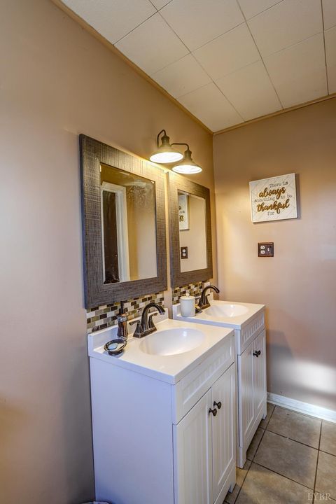 Tiny photo for 1434 Augusta Street, Lynchburg, VA 24501 (MLS # 363912)