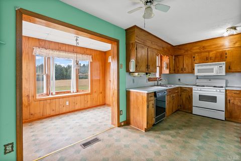 Tiny photo for 8147 Red House Road, Phenix, VA 23959 (MLS # 362518)