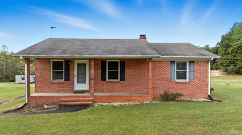 Tiny photo for 8147 Red House Road, Phenix, VA 23959 (MLS # 362518)