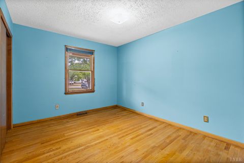 Tiny photo for 8147 Red House Road, Phenix, VA 23959 (MLS # 362518)