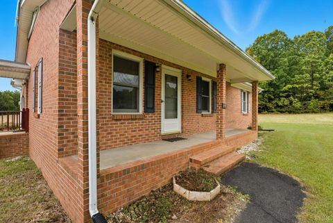 Tiny photo for 8147 Red House Road, Phenix, VA 23959 (MLS # 362518)