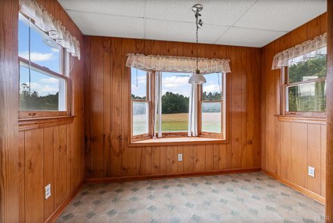 Tiny photo for 8147 Red House Road, Phenix, VA 23959 (MLS # 362518)