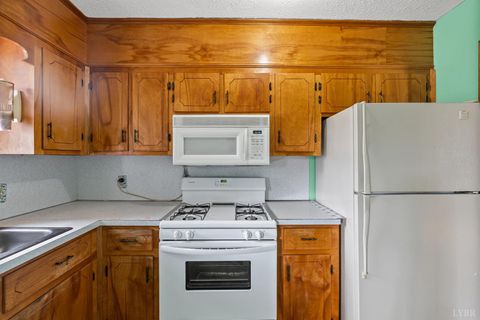 Tiny photo for 8147 Red House Road, Phenix, VA 23959 (MLS # 362518)