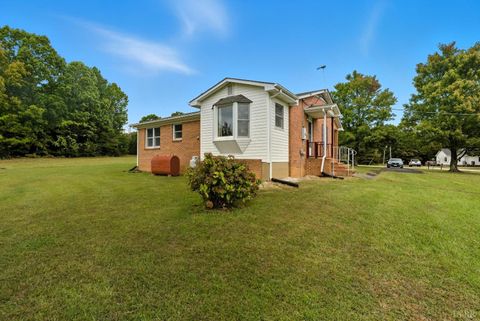 Tiny photo for 8147 Red House Road, Phenix, VA 23959 (MLS # 362518)