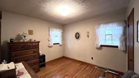 Tiny photo for 1091 Acorn Rd, Nathalie, VA 24577 (MLS # 362767)