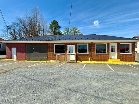 Photo of 4124 S Amherst Hwy Hwy, Madison Heights, VA 24572 (MLS # 365246)