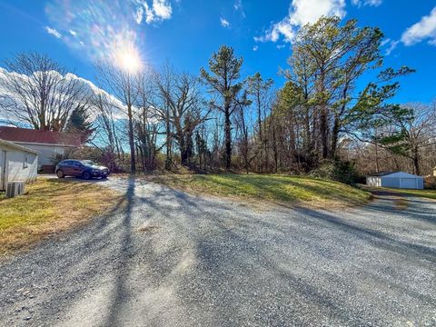 Tiny photo for 4124 S Amherst Hwy Hwy, Madison Heights, VA 24572 (MLS # 365246)