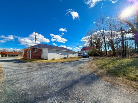 Tiny photo for 4124 S Amherst Hwy Hwy, Madison Heights, VA 24572 (MLS # 365246)