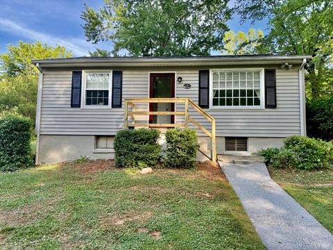 Photo of 7 Lake Shore Lane, Lynchburg, VA 24502 (MLS # 366166)