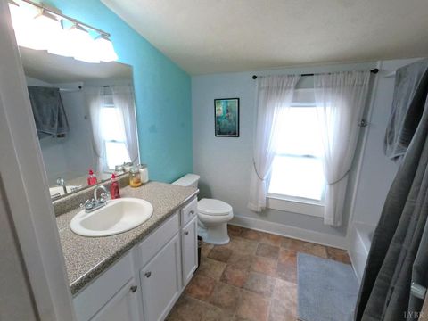 Tiny photo for 932 Bedford Road, Vinton, VA 24179 (MLS # 366091)
