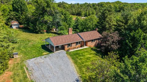 Tiny photo for 1324 Founding Way Road, Bedford, VA 24523 (MLS # 366453)