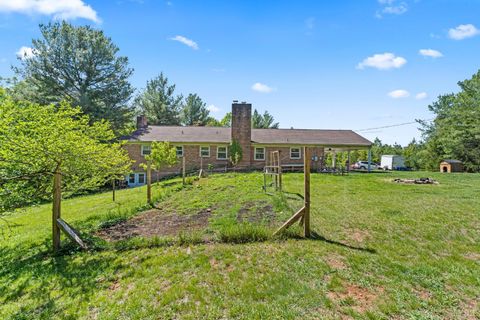 Tiny photo for 1324 Founding Way Road, Bedford, VA 24523 (MLS # 366453)