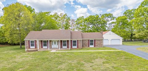 105 Barbour Drive, Forest, VA 24551 - #: 351925