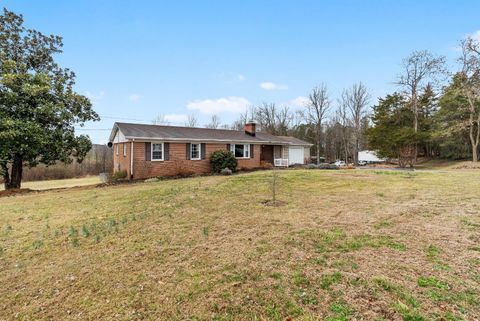 Tiny photo for 3189 Wildway Road, Appomattox, VA 24522 (MLS # 364721)