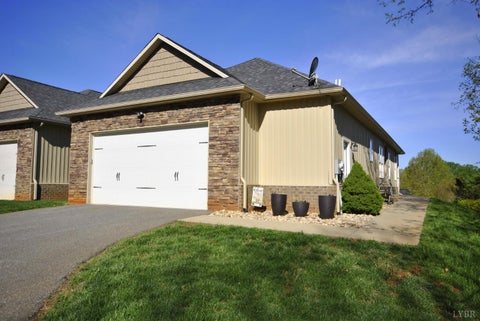 Townhouse For Sale - 1084 Tori Court<br/> Bedford County, Forest, VA 24551
