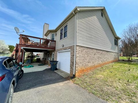 Tiny photo for 921 Alum Springs Road, Forest, VA 24551 (MLS # 365007)
