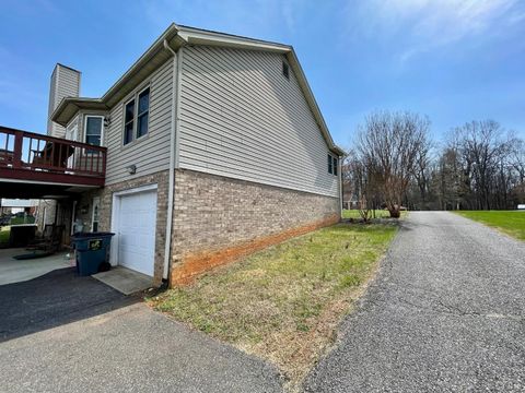 Tiny photo for 921 Alum Springs Road, Forest, VA 24551 (MLS # 365007)