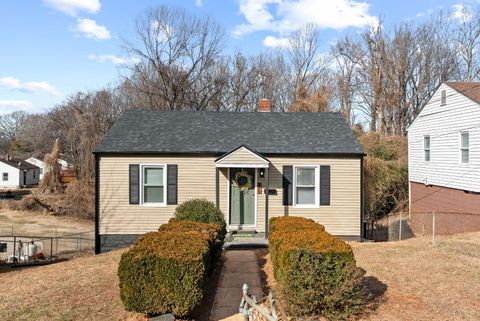 Photo of 718 Kenbridge Road, Lynchburg, VA 24502 (MLS # 364085)
