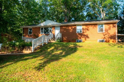Photo of 1223 Cedar Hill Drive, Lynchburg, VA 24502 (MLS # 366739)