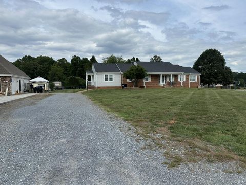 Photo of 93 High View Place, Lynchburg, VA 24502 (MLS # 367356)