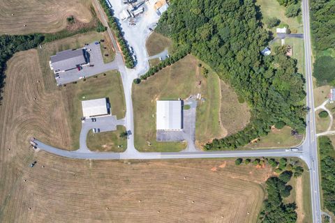 Tiny photo for 200 Industrial Park, Appomattox, VA 24522 (MLS # 364475)
