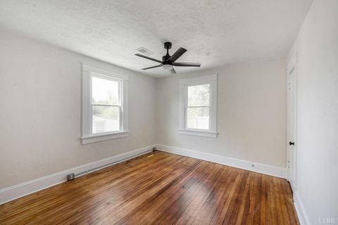 Tiny photo for 510 Sussex Street, Lynchburg, VA 24501 (MLS # 365922)