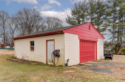 Tiny photo for 201 Seminole Drive, Madison Heights, VA 24572 (MLS # 364543)