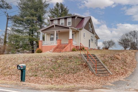 Tiny photo for 201 Seminole Drive, Madison Heights, VA 24572 (MLS # 364543)